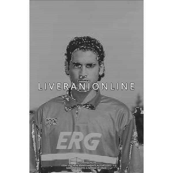 Neg-RETROSPETTIVA NICOLA AMORUSO CALCIATORE NELLA FOTO NICOLA AMORUSO CON LA MAGLIA DELLA SAMPDORIA CALCIO NELL’ANNO 1993-1994 AG ALDO LIVERANI SAS