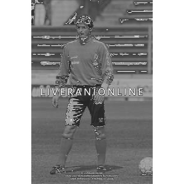 Neg-RETROSPETTIVA LORENZO AMORUSO CALCIATORE NELLA FOTO LORENZO AMORUSO CON LA MAGLIA DEL BARI CALCIO NELL’ANNO 1994-1995 AG ALDO LIVERANI SAS