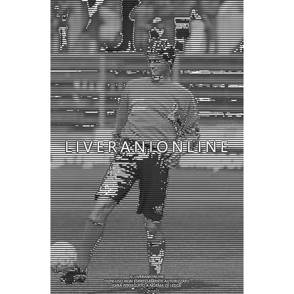 Neg-RETROSPETTIVA LORENZO AMORUSO CALCIATORE NELLA FOTO LORENZO AMORUSO CON LA MAGLIA DEL BARI CALCIO NELL’ANNO 1994-1995 AG ALDO LIVERANI SAS