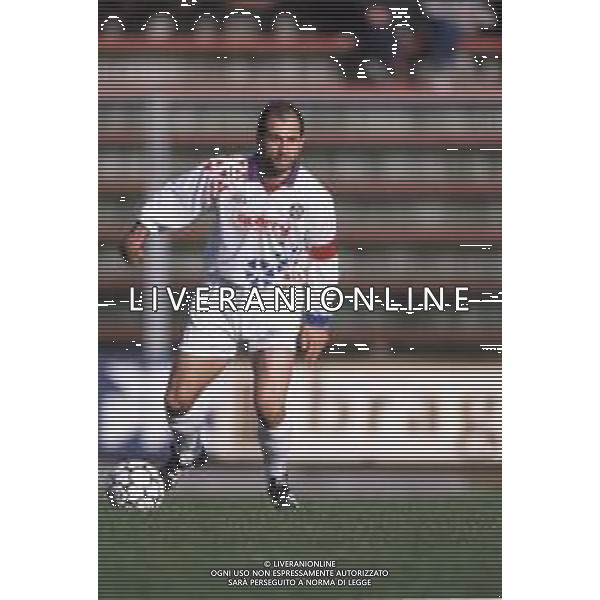 DIAP-RETROSPETTIVA LUIGI MARULLA CALCIATORE NELLA FOTO LUIGI MARULLA CON LA MAGLIA DEL COSENZA CALCIO NELL\'ANNO 1992 AG ALDO LIVERANI SAS