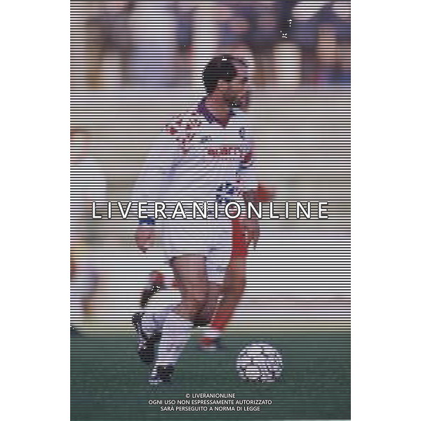 DIAP-RETROSPETTIVA LUIGI MARULLA CALCIATORE NELLA FOTO LUIGI MARULLA CON LA MAGLIA DEL COSENZA CALCIO NELL\'ANNO 1992 AG ALDO LIVERANI SAS