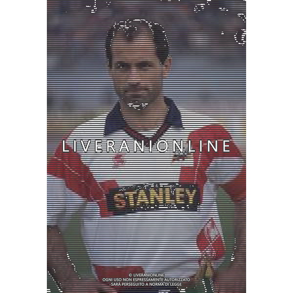 DIAP-RETROSPETTIVA LUIGI MARULLA CALCIATORE NELLA FOTO LUIGI MARULLA CON LA MAGLIA DEL COSENZA CALCIO NELL\'ANNO 1992 AG ALDO LIVERANI SAS