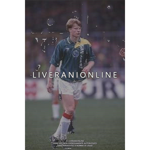 DIAP-RETROSPETTIVA STEFAN PETTERSON CALCIATORE NELLA FOTO STEFAN PETTERSON CON LA MAGLIA DELL\'AJAX AG ALDO LIVERANI SAS