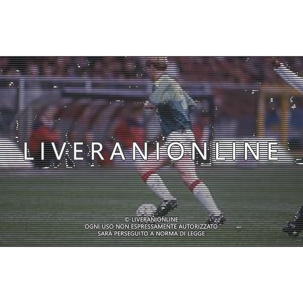 DIAP-RETROSPETTIVA STEFAN PETTERSON CALCIATORE NELLA FOTO STEFAN PETTERSON CON LA MAGLIA DELL\'AJAX AG ALDO LIVERANI SAS