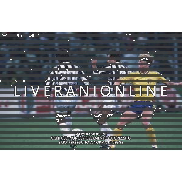 DIAP-RETROSPETTIVA STEFAN PETTERSON CALCIATORE NELLA FOTO STEFAN PETTERSON CON LA MAGLIA DELLA NAZIONALE SVEZIA AG ALDO LIVERANI SAS
