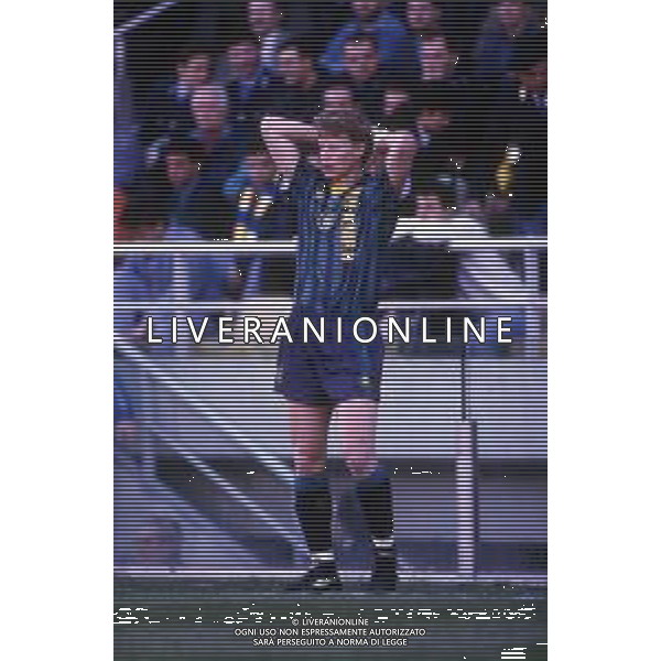 DIAP-RETROSPETTIVA STEFAN PETTERSON CALCIATORE NELLA FOTO STEFAN PETTERSON CON LA MAGLIA DELL\'AJAX AG ALDO LIVERANI SAS