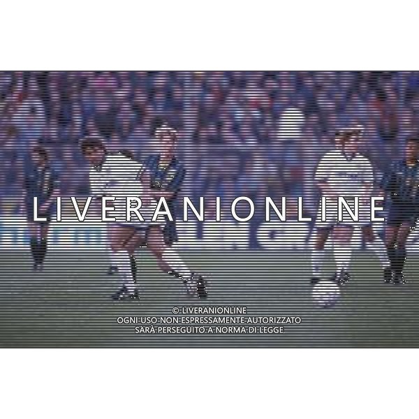 DIAP-RETROSPETTIVA STEFAN PETTERSON CALCIATORE NELLA FOTO STEFAN PETTERSON CON LA MAGLIA DELL\'AJAX E MASSIMO CRIPPA AG ALDO LIVERANI SAS