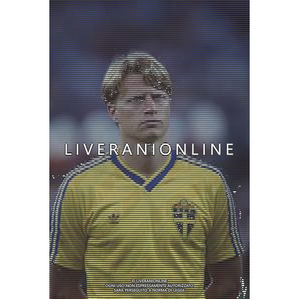 DIAP-RETROSPETTIVA STEFAN PETTERSON CALCIATORE NELLA FOTO STEFAN PETTERSON CON LA MAGLIA DELLA NAZIONALE SVEZIA AG ALDO LIVERANI SAS