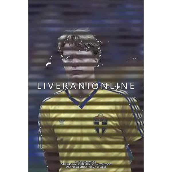 DIAP-RETROSPETTIVA STEFAN PETTERSON CALCIATORE NELLA FOTO STEFAN PETTERSON CON LA MAGLIA DELLA NAZIONALE SVEZIA AG ALDO LIVERANI SAS
