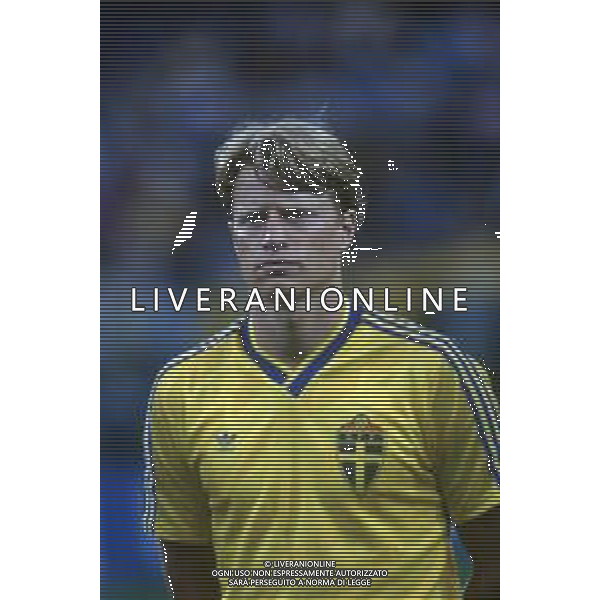 DIAP-RETROSPETTIVA STEFAN PETTERSON CALCIATORE NELLA FOTO STEFAN PETTERSON CON LA MAGLIA DELLA NAZIONALE SVEZIA AG ALDO LIVERANI SAS