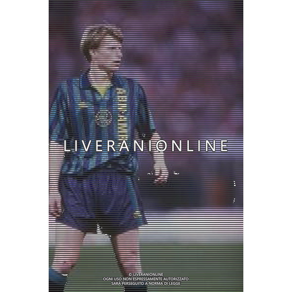 DIAP-RETROSPETTIVA STEFAN PETTERSON CALCIATORE NELLA FOTO STEFAN PETTERSON CON LA MAGLIA DELL\'AJAX AG ALDO LIVERANI SAS