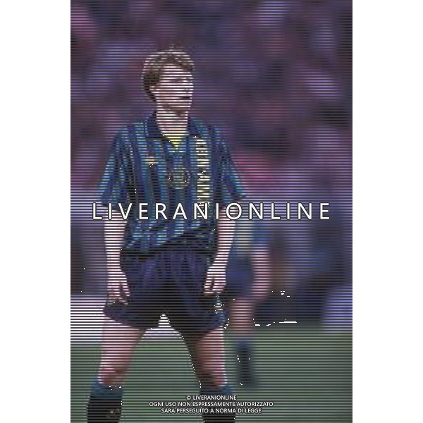 DIAP-RETROSPETTIVA STEFAN PETTERSON CALCIATORE NELLA FOTO STEFAN PETTERSON CON LA MAGLIA DELL\'AJAX AG ALDO LIVERANI SAS
