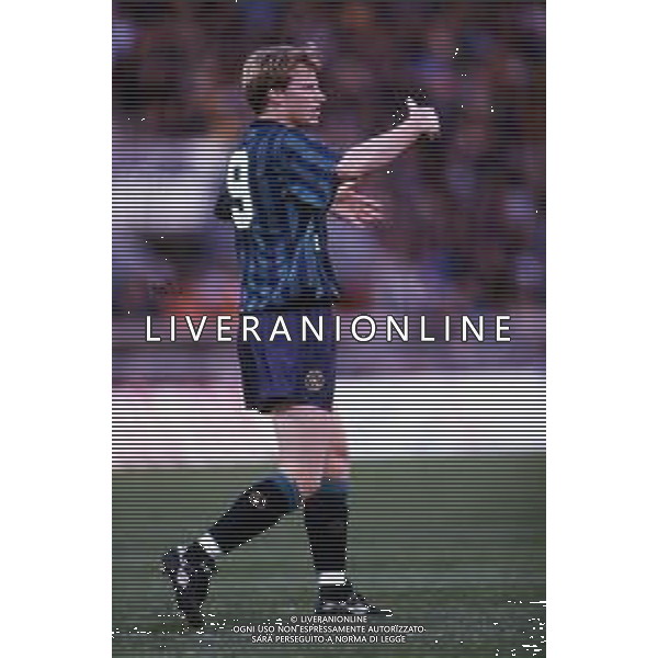 DIAP-RETROSPETTIVA STEFAN PETTERSON CALCIATORE NELLA FOTO STEFAN PETTERSON CON LA MAGLIA DELL\'AJAX AG ALDO LIVERANI SAS