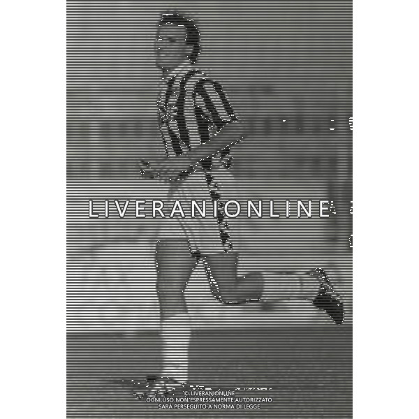 ST-RETROSPETTIVA ROSARIO PERGOLIZZI CALCIATORE NELLA FOTO ROSARIO PERGOLIZZI CON LA MAGLIA DELL\'ASCOLI CALCIO AG ALDO LIVERANI SAS