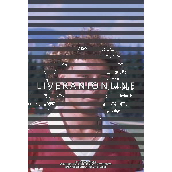 DIAP-RETROSPETTIVA ROSARIO PERGOLIZZI CALCIATORE NELLA FOTO ROSARIO PERGOLIZZI CON LA MAGLIA DELLA REGGINA CALCIO AG ALDO LIVERANI SAS