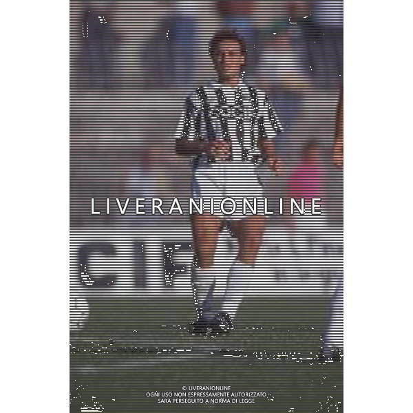 DIAP-RETROSPETTIVA ROSARIO PERGOLIZZI CALCIATORE NELLA FOTO ROSARIO PERGOLIZZI CON LA MAGLIA DELL\'ASCOLI CALCIO AG ALDO LIVERANI SAS