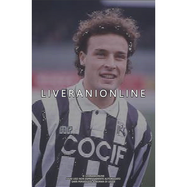 DIAP-RETROSPETTIVA ROSARIO PERGOLIZZI CALCIATORE NELLA FOTO ROSARIO PERGOLIZZI CON LA MAGLIA DELL\'ASCOLI CALCIO AG ALDO LIVERANI SAS