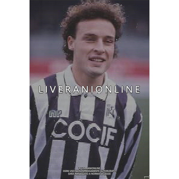 DIAP-RETROSPETTIVA ROSARIO PERGOLIZZI CALCIATORE NELLA FOTO ROSARIO PERGOLIZZI CON LA MAGLIA DELL\'ASCOLI CALCIO AG ALDO LIVERANI SAS