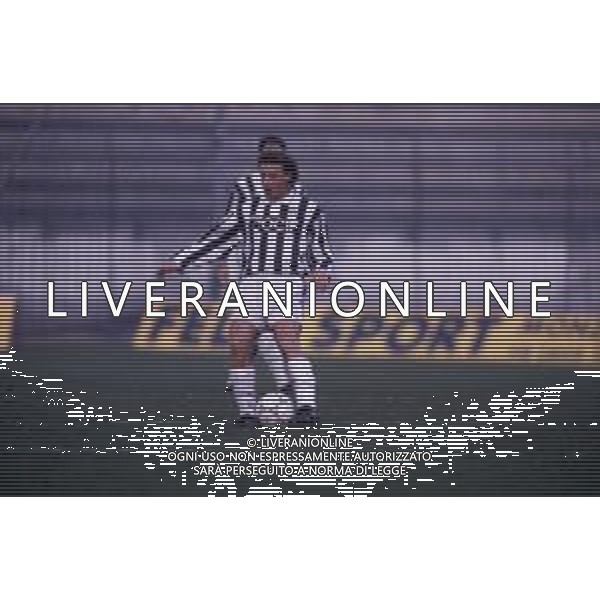 DIAP-RETROSPETTIVA ROSARIO PERGOLIZZI CALCIATORE NELLA FOTO ROSARIO PERGOLIZZI CON LA MAGLIA DELL\'ASCOLI CALCIO AG ALDO LIVERANI SAS