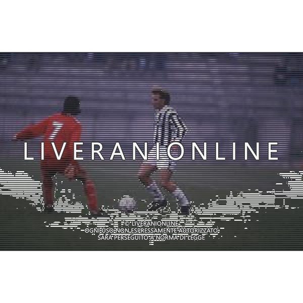 DIAP-RETROSPETTIVA ROSARIO PERGOLIZZI CALCIATORE NELLA FOTO ROSARIO PERGOLIZZI CON LA MAGLIA DELL\'ASCOLI CALCIO AG ALDO LIVERANI SAS