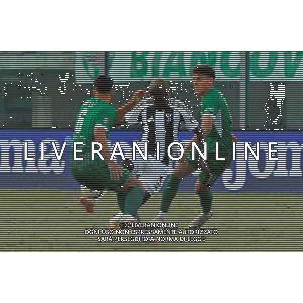 TVEM September 14, 2024 Monopoli, Italy - Monopoli vs Juventus Next Gen - Italian soccer serie C 2024/25 - Vito Simone Veneziani Stadium. In the pic: Felix Ohene Afena Gyan of Juventus Next Gen in action against Claudio Cristallo and Mirko Miceli of Monopoli foto emmanuele mastrodonato-ag aldo liverani sas