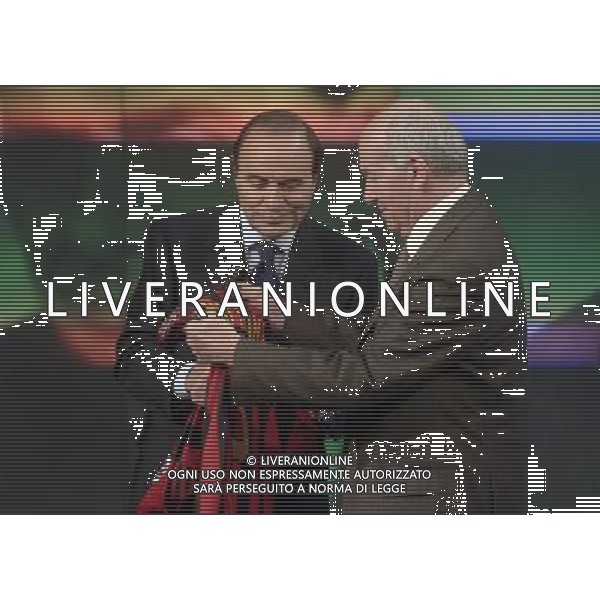 ROMA, 11 GENNAIO 2006 TRASMISSIONE PORTA A PORTA CON BERLUSCONI E BERTINOTTI. NELLA FOTO: BRUNO VESPA - FAUSTO BERTINOTTI CON LA MAGLIA DEL MILA PH AGENZIA ALDO LIVERANI