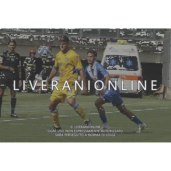 Gabriele Bracaglia of Frosinone Calcio battle for the ball with Nicolas Galazzi of Brescia Calcio FC during Brescia Calcio vs Frosinone Calcio, 5° Serie B BKT 2024-25 game at Mario Rigamonti stadium in Brescia (BS), Italy, on September 14, 2024. (Photo by Davide Casentini)/AGENZIA ALDO LIVERANI SAS