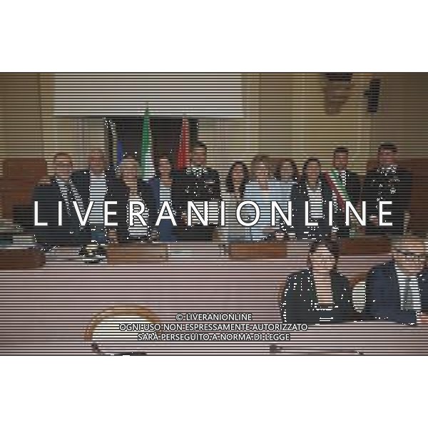 IMOLA 16 09 2024 MAGGIORE DEI CARABINIERI ANDREA OXILIA SALUTA LA CITTA\' PER UN NUOVO INCARICO LAVORATIVO NELLA FOTO MAGGIORE ANDREA OXILIA CON I DIRIGENTE SCOLASTICI FOTO GIANNI SANNA-AG ALD LIVERANI SAS