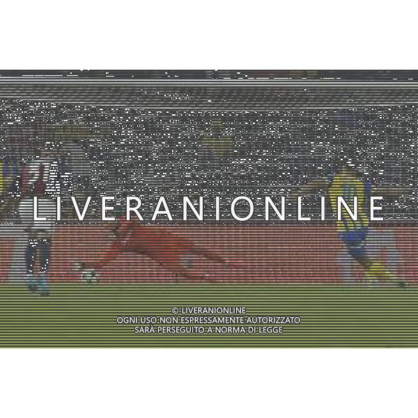 Lukas Skorupski of Bologna FC makes a penalty of Georgiy Sudakov of Shakhtar Donetsk during Bologna BFC vs Shakhtar Donetsk FC, 1° round of Chanpions League 2024-25, game at Renato Dall\'Ara stadium in Bologna (BO), Italy, on September 18, 2024. (Photo by Davide Casentini) AG ALDO LIVERANI SAS