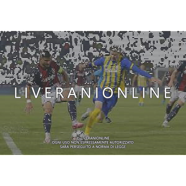 Riccardo Orsolini of Bologna FC. battle for the ball with Vinícius Tobías of Shakhtar Donetsk during Bologna BFC vs Shakhtar Donetsk FC, 1° round of Champions League 2024-25, game at Renato Dall\'Ara stadium in Bologna (BO), Italy, on September 18, 2024. (Photo by Davide Casentini)/AGENZIA ALDO LIVERANI SAS