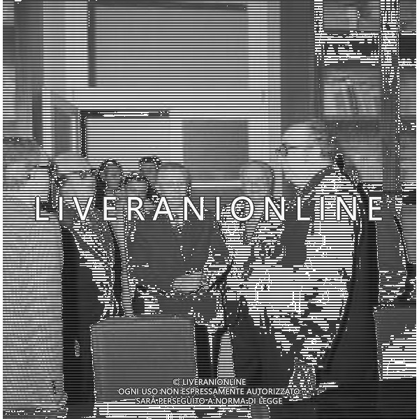 Neg- RETROSPETTIVA GIOVANNI SPADOLINI POLITICO NELLA FOTO GIOVANNI SPADOLINI IN VISITA FONDAZIONE ISTITUTO DEI CIECHI DI MILANO NEL DICEMBRE DELL’ANNO 1975 AG ALDO LIVERANI SAS