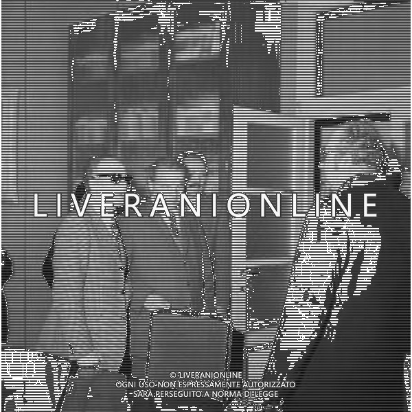 Neg- RETROSPETTIVA GIOVANNI SPADOLINI POLITICO NELLA FOTO GIOVANNI SPADOLINI IN VISITA FONDAZIONE ISTITUTO DEI CIECHI DI MILANO NEL DICEMBRE DELL’ANNO 1975 AG ALDO LIVERANI SAS