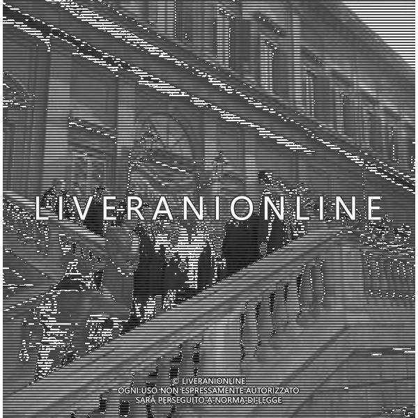 Neg- RETROSPETTIVA GIOVANNI SPADOLINI POLITICO NELLA FOTO GIOVANNI SPADOLINI IN VISITA FONDAZIONE ISTITUTO DEI CIECHI DI MILANO NEL DICEMBRE DELL’ANNO 1975 AG ALDO LIVERANI SAS