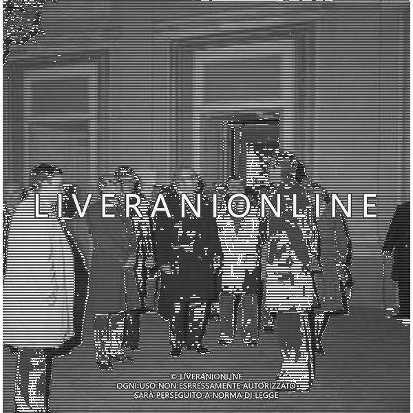 Neg- RETROSPETTIVA GIOVANNI SPADOLINI POLITICO NELLA FOTO GIOVANNI SPADOLINI IN VISITA FONDAZIONE ISTITUTO DEI CIECHI DI MILANO NEL DICEMBRE DELL’ANNO 1975 AG ALDO LIVERANI SAS