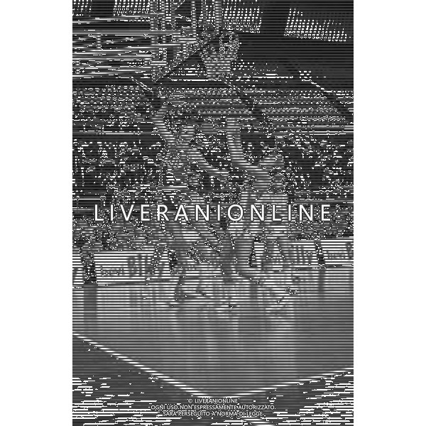NEG-RETROSPETTIVA MIKE D\'ANTONI BASKET NELLA FOTO MIKE D\'ANTONI CON LA MAGLIA DELL BILLY MILANO BASKET NELL\'ANNO 1979-1980 AG ALDO LIVERANI SAS