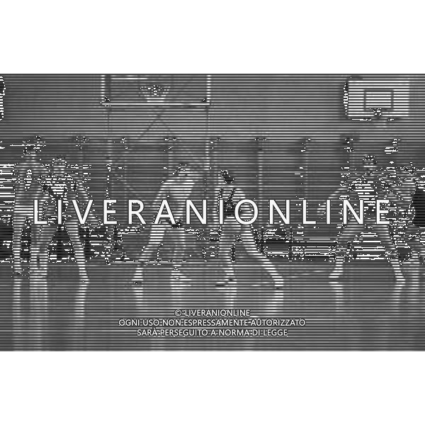 NEG-RETROSPETTIVA MIKE D\'ANTONI BASKET NELLA FOTO MIKE D\'ANTONI IN ALLENAMENTO A MILANO NELL\'ANNO 1979-1980 AG ALDO LIVERANI SAS