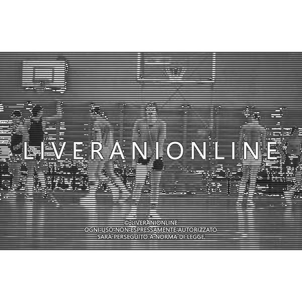 NEG-RETROSPETTIVA MIKE D\'ANTONI BASKET NELLA FOTO MIKE D\'ANTONI IN ALLENAMENTO A MILANO NELL\'ANNO 1979-1980 AG ALDO LIVERANI SAS