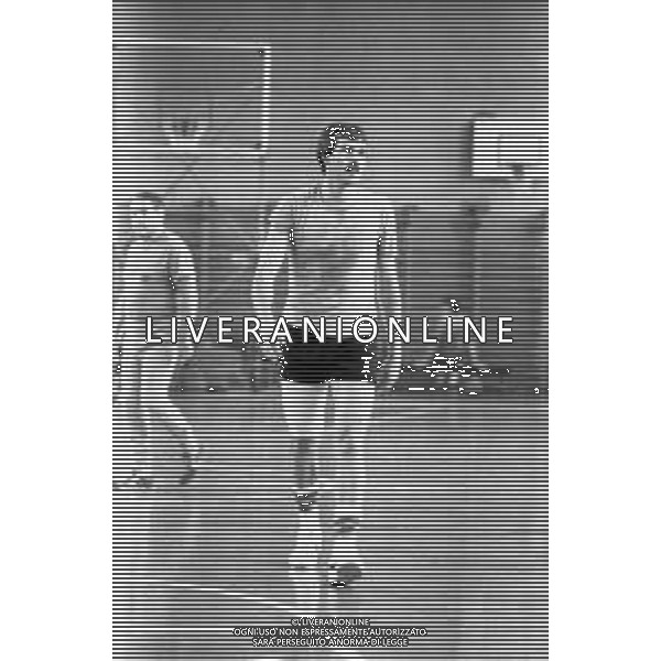 NEG-RETROSPETTIVA MIKE D\'ANTONI BASKET NELLA FOTO MIKE D\'ANTONI IN ALLENAMENTO A MILANO NELL\'ANNO 1979-1980 AG ALDO LIVERANI SAS