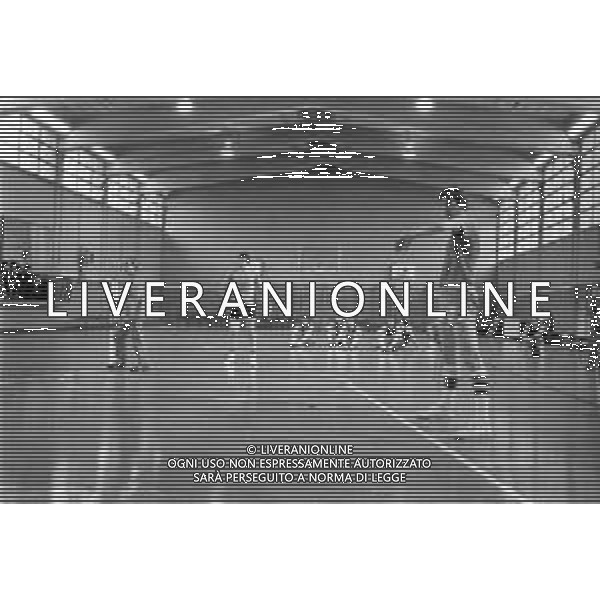 NEG-RETROSPETTIVA MIKE D\'ANTONI BASKET NELLA FOTO MIKE D\'ANTONI IN ALLENAMENTO A MILANO NELL\'ANNO 1979-1980 AG ALDO LIVERANI SAS