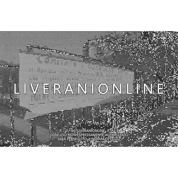 NEG-1982 MILANO NAVIGLIO DELLA MARTESANA ZONA GRECO NELLA FOTO IL NAVIGLIO MARTESANA CON RIFIUTI E LA SECCA DEL FIUME AG ALDO LIVERANI SAS