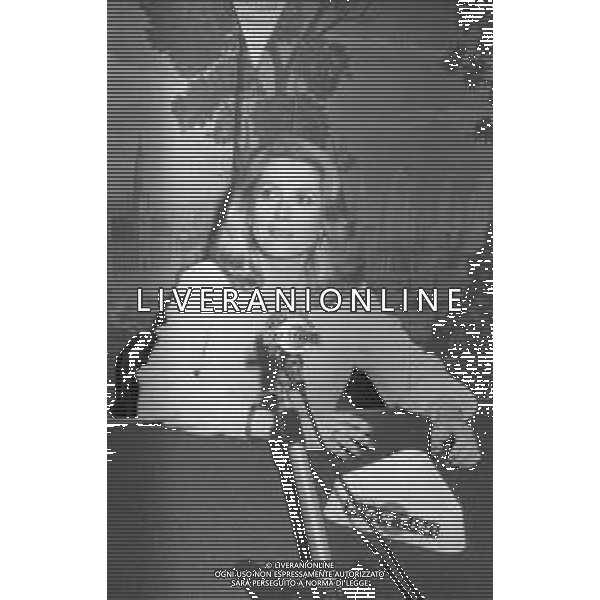 NEG-RETROSPETTIVA CATHERINE DENEUVE ATTRICE NELLA FOTO CATHERINE DENEUVE A TERRAZZA MARTINI NELL\'ANNO 1981 AG ALDO LIVERANI SAS 