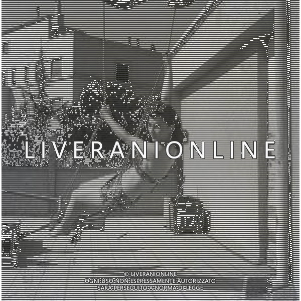 NEG-RETROSPETTIVA GINA LOLLOBRIGIDA ATTRICE NELLA FOTO GINA LOLLOBRIGIDA IN PISCINA NEGLI ANNI 50 A ROMA AG ALDO LIVERANI SAS