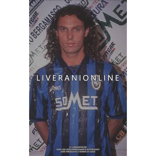 DIAP-RETROSPETTIVA STEFANO ROSSINI CALCIATORE NELLA FOTO STEFANO ROSSINI CON LA MAGLIA DELL\'ATALANTA CALCIO AG ALDO LIVERANI SAS