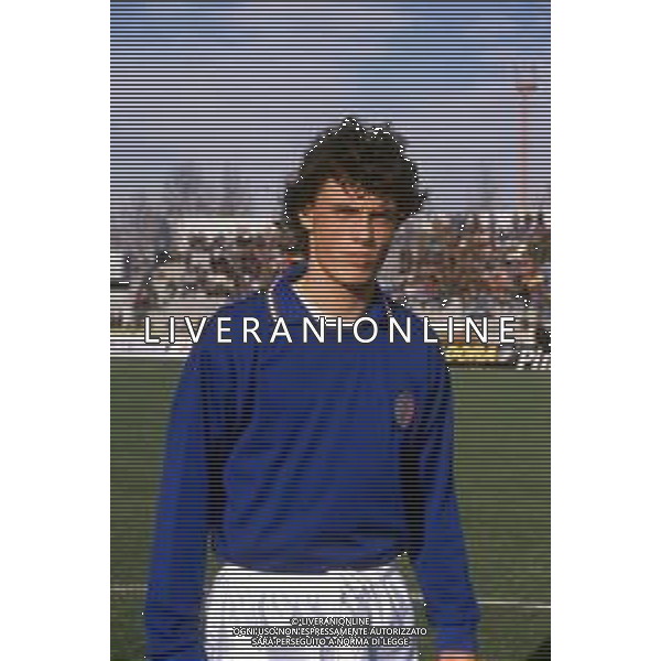 DIAP-RETROSPETTIVA STEFANO ROSSINI CALCIATORE NELLA FOTO STEFANO ROSSINI CON LA MAGLIA DELLA NAZIONALE ITALIANA UNDER 21 AG ALDO LIVERANI SAS