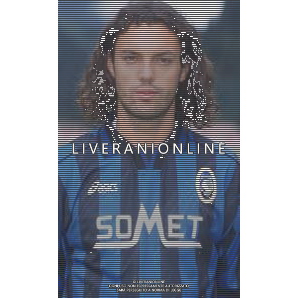 DIAP-RETROSPETTIVA STEFANO ROSSINI CALCIATORE NELLA FOTO STEFANO ROSSINI CON LA MAGLIA DELL\'ATALANTA CALCIO AG ALDO LIVERANI SAS