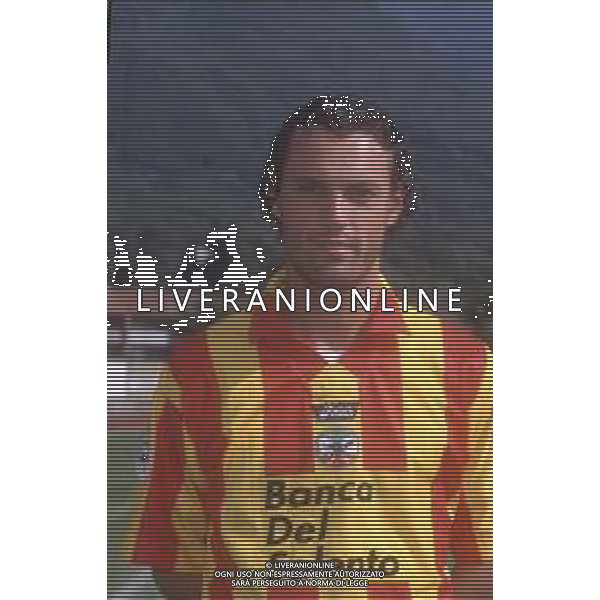 DIAP-RETROSPETTIVA STEFANO ROSSINI CALCIATORE NELLA FOTO STEFANO ROSSINI CON LA MAGLIA DEL LECCE CALCIO AG ALDO LIVERANI SAS