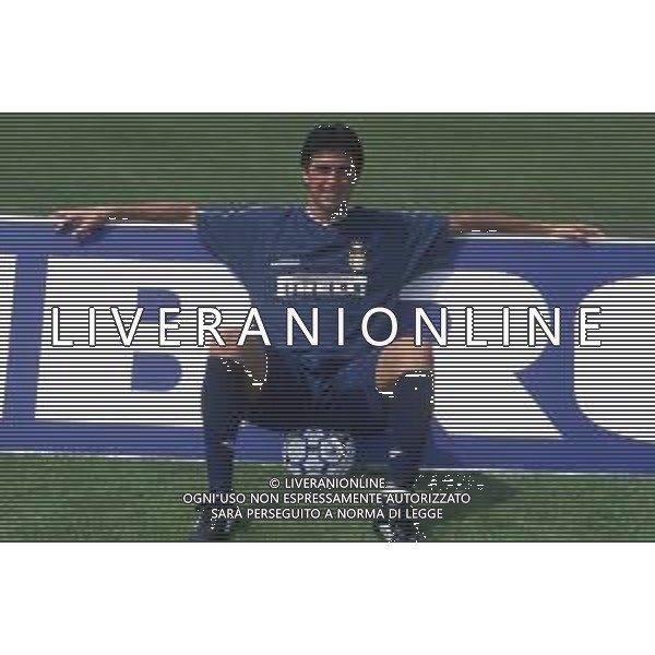 DIAP-RETROSPETTIVA SALVATORE FRESI CALCIATORE NELLA FOTO SALVATORE FRESI CON LA MAGLIA DA ALLENAMENTO INTER CALCIO AG ALDO LIVERANI SAS