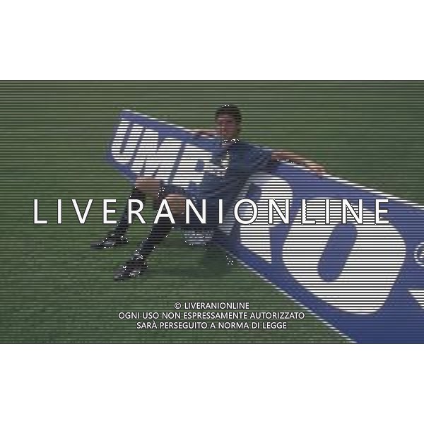 DIAP-RETROSPETTIVA SALVATORE FRESI CALCIATORE NELLA FOTO SALVATORE FRESI CON LA MAGLIA DA ALLENAMENTO INTER CALCIO AG ALDO LIVERANI SAS