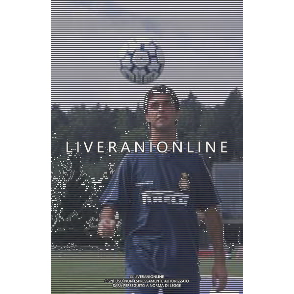DIAP-RETROSPETTIVA SALVATORE FRESI CALCIATORE NELLA FOTO SALVATORE FRESI CON LA MAGLIA DA ALLENAMENTO INTER CALCIO AG ALDO LIVERANI SAS