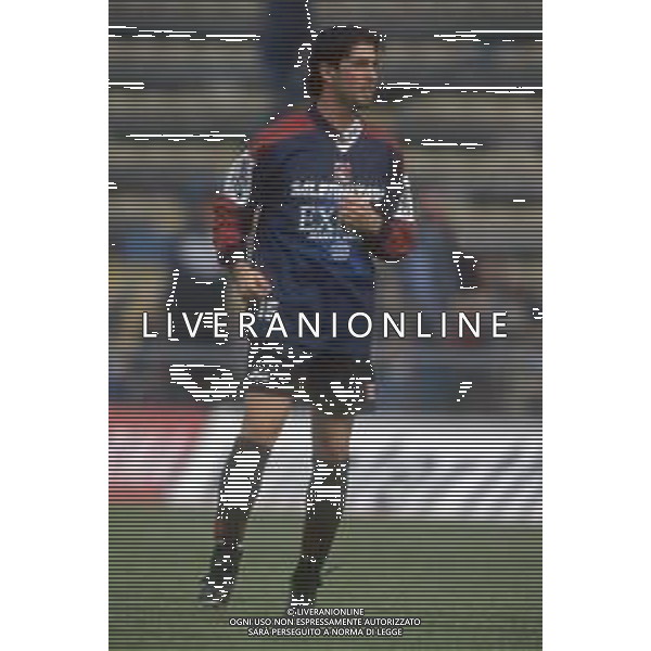 DIAP-RETROSPETTIVA SALVATORE FRESI CALCIATORE NELLA FOTO SALVATORE FRESI CON LA MAGLIA DELLA SALERNITANA CALCIO AG ALDO LIVERANI SAS